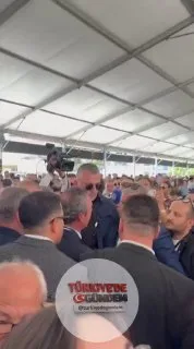 Eski Fenerbahçe Başkanı Ali Koç, oyunu kullanmak üzere seçim alanına geldi.