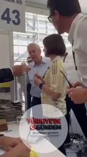 Aziz Yıldırım, maçı kızı Yaz ile birlikte izledi.
