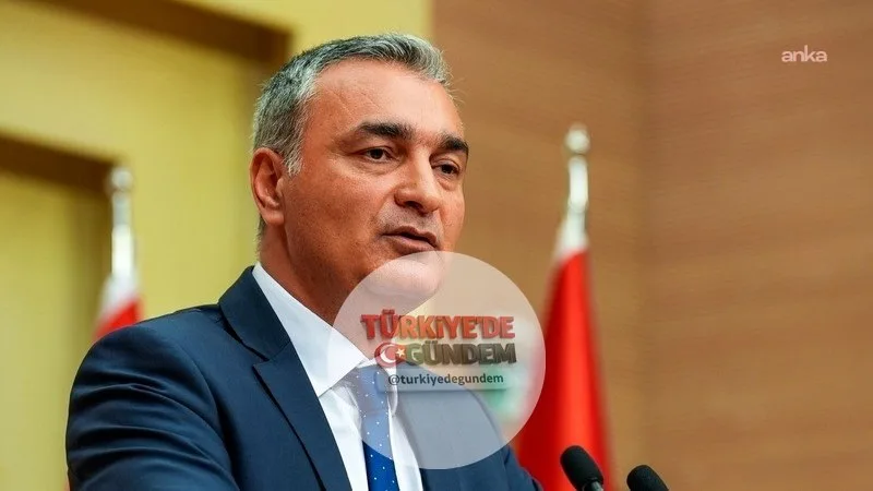 Kılıçdaroğlu tarafından parti sözcüsü olarak atanan Müslim Sarı, Özgür Özel'in grup başkanlığı görevinin TBMM Başkanlığı tarafından düşürüleceğini iddia etti.
