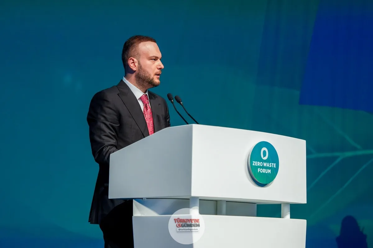 Sıfır Atık Vaktı Başkanı Samed Ağırbaş: “Dünyanın en büyük sıfır atık buluşması olan ve 183 ülkenin katılımıyla büyük bir verimlilikle gerçekleştirdiğimiz Sıfır Atık Forumumuzu, Cumhurbaşkanımız Sayın Recep Tayyip Erdoğan’ın teşrifleri ve değerli kap