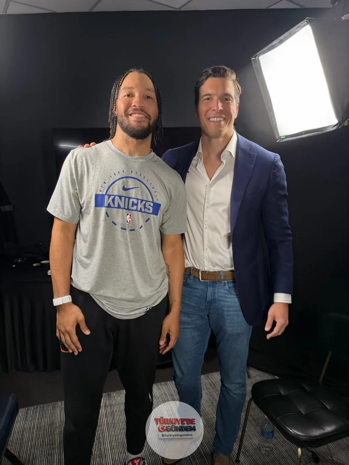 ÖZEL HABER: NBA Finalleri'nin Pazartesi akşamı ABC'de yayınlanacak 3. maçı öncesinde @ReeveWill, Knicks'in yıldızı Jalen Brunson ve eski bir NBA oyuncusu olan, aynı zamanda Knicks'in yardımcı antrenörlüğünü yapan babası Rick ile bir araya geldi. İkil