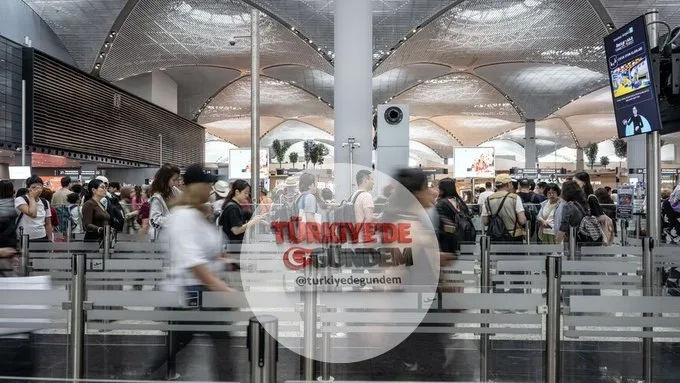 Beş ayda ülke genelinde hava yolu ile seyahat edenlerin sayısı, Türkiye'nin nüfusunu aştı Ulaştırma ve Altyapı Bakanı Abdulkadir Uraloğlu: "Beş ayda ülke genelinde hava yolu ile seyahat edenlerin sayısı, Türkiye'nin nüfusunu aştı." "Mayıs ayında, hav