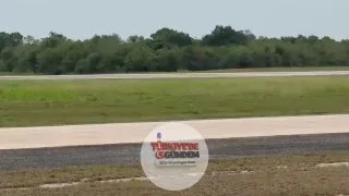 Dominik Cumhuriyeti'nde, kalkıştan kısa bir süre sonra motor arızası bildiren özel bir Gulfstream G200 tipi uçak, acil iniş yapmaya çalıştığı sırada düştü. Kazada uçakta bulunan iki mürettebat hayatını kaybetti. Uçakta yolcu bulunmadığı belirtildi.