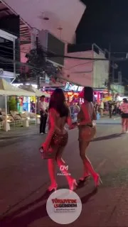 İçerik üreticilerinin arkası dönük pozları ve estetik paylaşımları dikkat çekti.