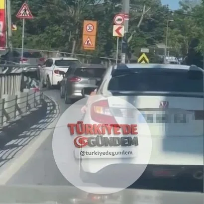 İstanbul'da seyir halindeki araçtan silah gösteren 23 yaşındaki şahsın evine düzenlenen baskında, silahın oyuncak olduğu ortaya çıktı.