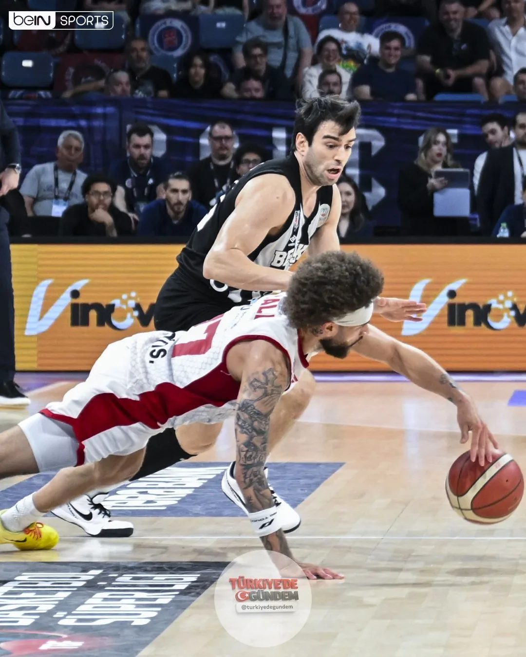 Türkiye Sigorta Basketbol Süper Ligi'nde yarı final heyecanı sürüyor! Bahçeşehir Koleji - Beşiktaş Emlakjet serisinde durum: Beşiktaş Emlakjet 1-2 Bahçeşehir Koleji. Bu akşam | 20.00 | 5