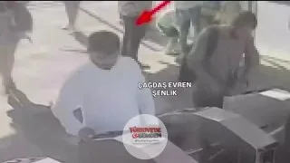 İstanbul'da nişanlısının yanında "Bana öyle bakma" tartışması yüzünden çıkan kavgada 22 yaşındaki gencin bıçaklanarak öldürüldüğü anlara ait görüntüler ortaya çıktı.