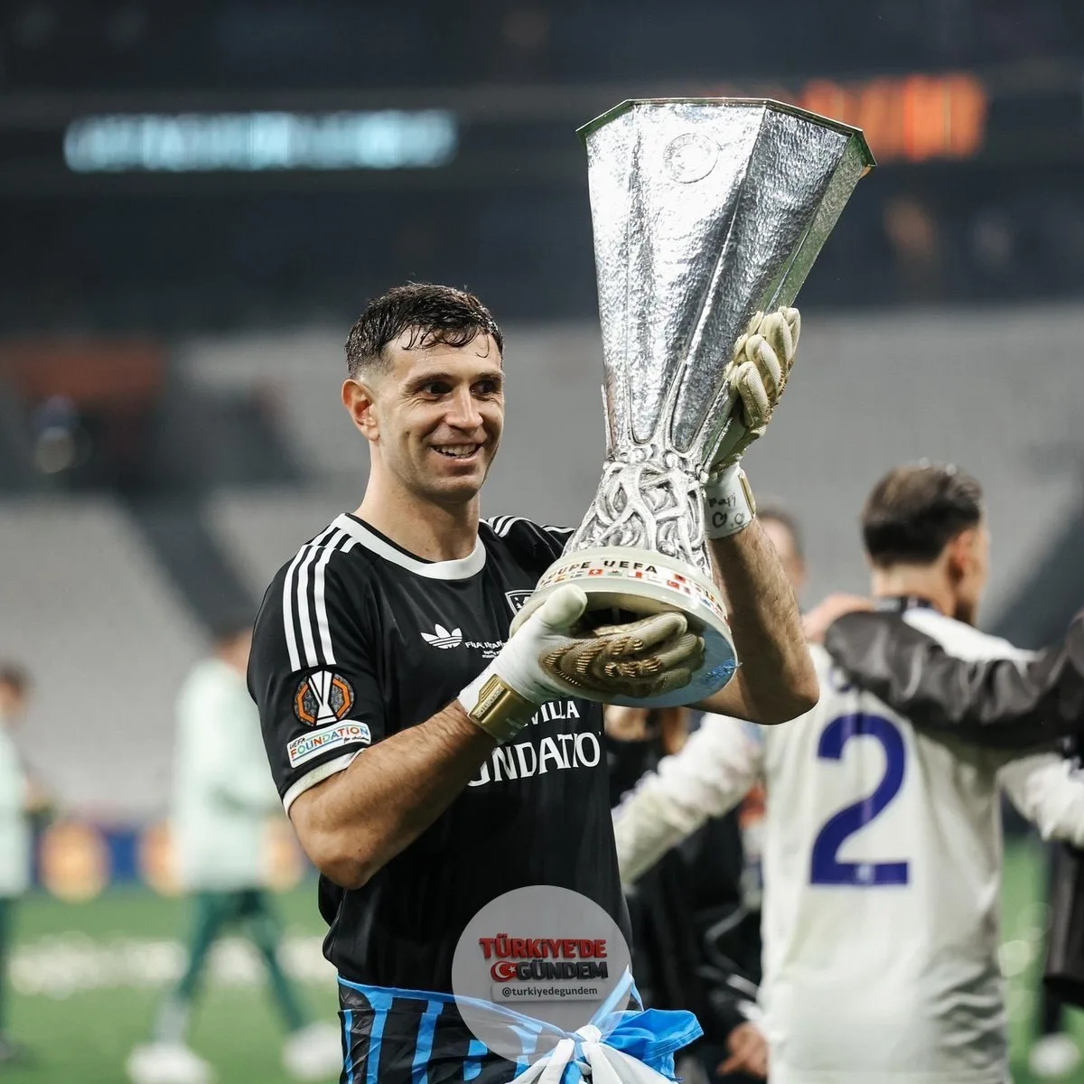 Juventus, Aston Villa forması giyen Emiliano Martinez ile ilgileniyor. (Fabrizio Romano)