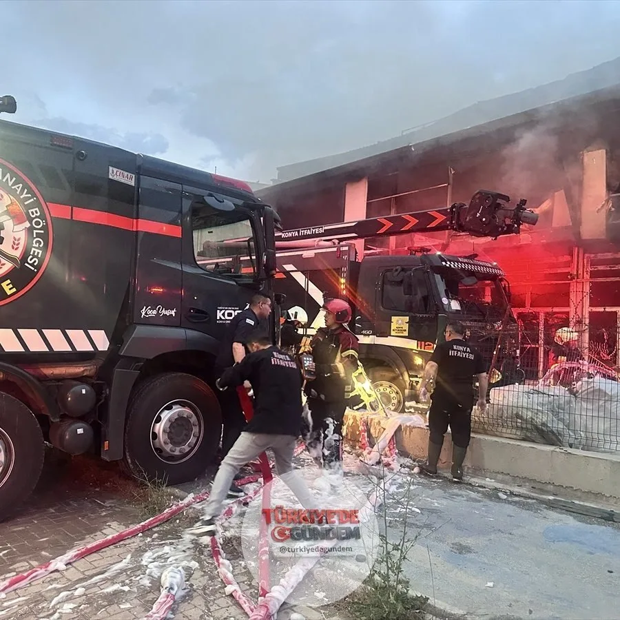 Konya'da bir fabrikadaki yangına müdahale sırasında ağır yaralanan itfaiye eri Mehmet Tekeli, kaldırıldığı hastanede şehit oldu