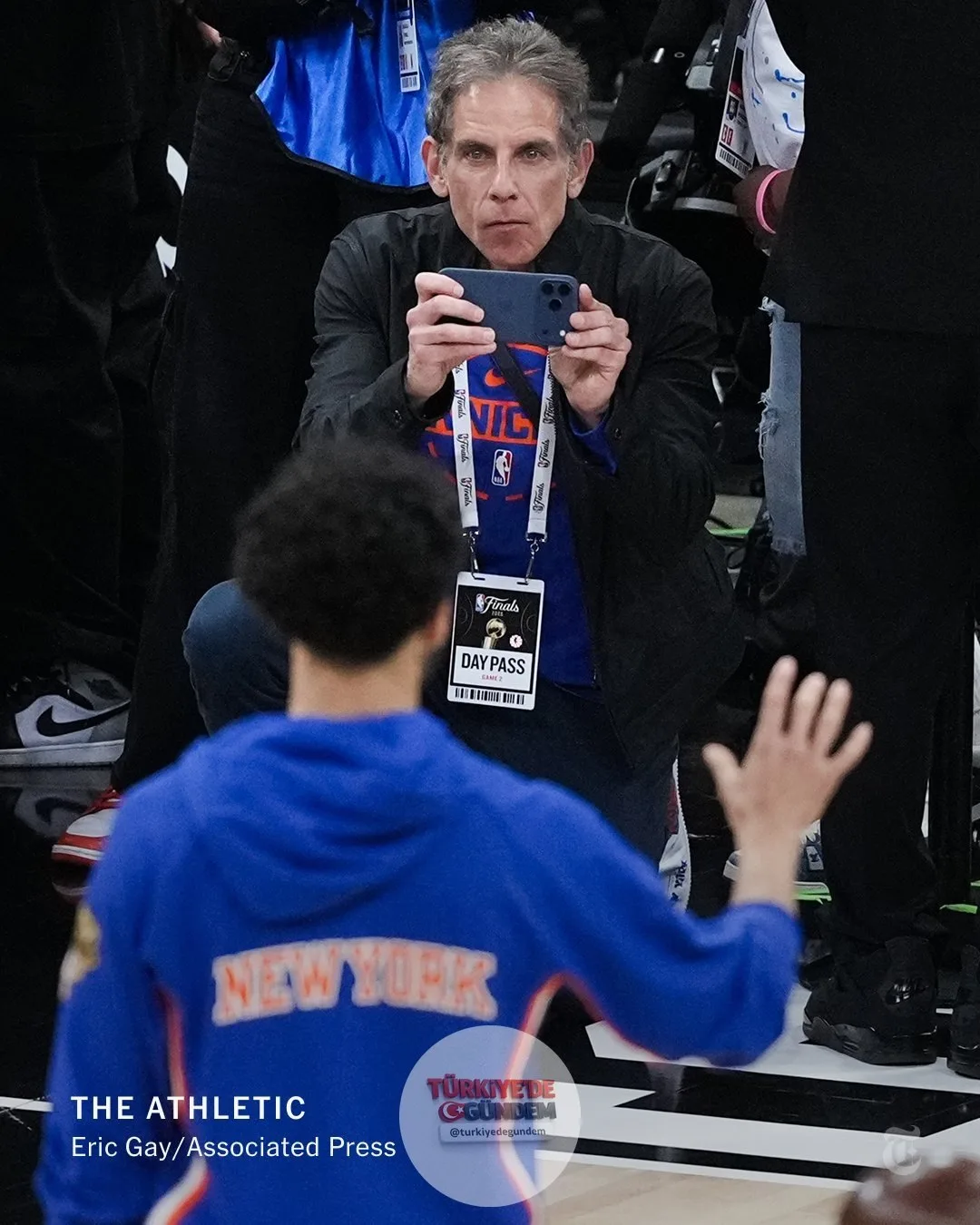 The Athletic'in haberine göre: NBA Finalleri'nde taraftarlar tarafından çekilen birçok önemli an var. Ancak hiçbiri, Hollywood ikonu ve Knicks taraftarı Ben Stiller'ınkiler gibi değil.