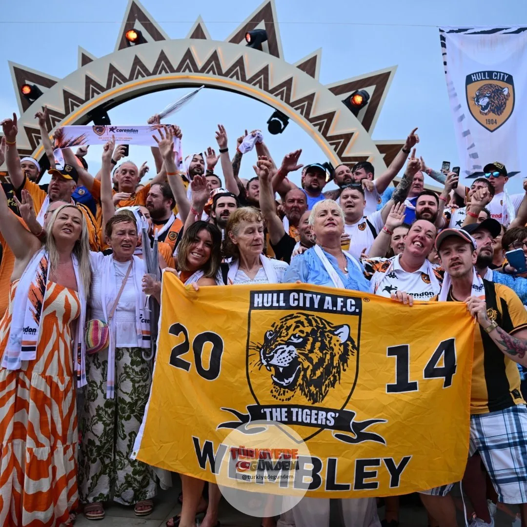 Hull City taraftarları, Premier Lig coşkusunu Antalya'da düzenlenen bir etkinlikle kutladı.