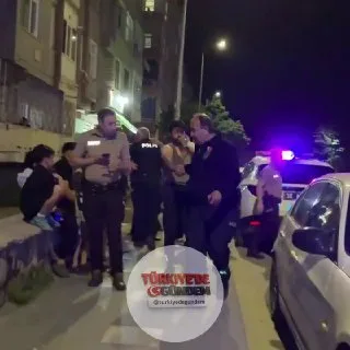Kayseri'de eşinden ayrıldıktan sonra girdiği bunalım sonucu evinde kendine zarar veren bir kişi, polis ekiplerinin müdahalesiyle kurtarıldı.