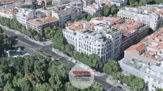 Gaussian Splatting, Apple Haritalar'ın Flyover özelliğine geliyor. Binaların eriyormuş gibi göründüğü eski fotogrametri sorunları artık geride kalıyor. Milyonlarca yarı saydam noktanın gerçek zamanlı olarak işlendiği bu teknolojiyle elde edilen sonuç
