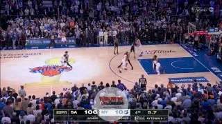 New York Knicks, 29 sayı geriye düştüğü maçta San Antonio Spurs'ü 107-106 mağlup ederek NBA finalleri tarihinin en büyük geri dönüşüne imza attı. Seride durumu 3-1'e getiren Knicks, bir galibiyet daha alması halinde 53 yıllık şampiyonluk hasretine so