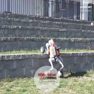 Kanada merkezli InDro Robotics, güvenlik ve endüstriyel denetimler için Unitree Go2-W platformu üzerine inşa edilen robot köpek Prowler'ı tanıttı. Otonom devriye gezebilen, zorlu arazilerde ilerleyebilen, merdiven çıkabilen ve engelleri kolaylıkla aş