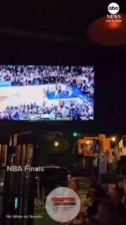 New York Knicks taraftarları, takımlarının 29 sayı geriden gelerek San Antonio Spurs'ü mağlup ettiği 4. maçın son saniyelerinde büyük bir coşku yaşadı. Devamını oku: