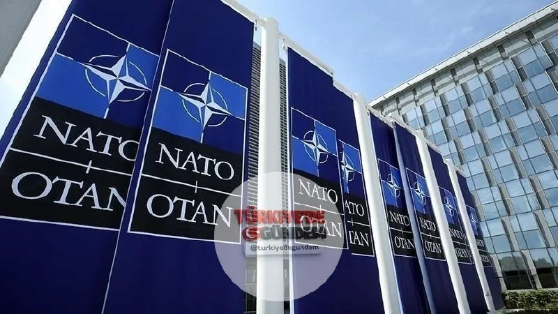İstanbul'dan Ankara'ya: NATO tarihi bir dönüm noktasında yeniden Türkiye'de İstanbul'da 2004 yılında NATO'ya ev sahipliği yapan Türkiye, 7-8 Temmuz'da Ankara'da düzenlenecek zirve için hazırlıklarını sürdürüyor. 2004 İstanbul Zirvesi, NATO'nun kolekt
