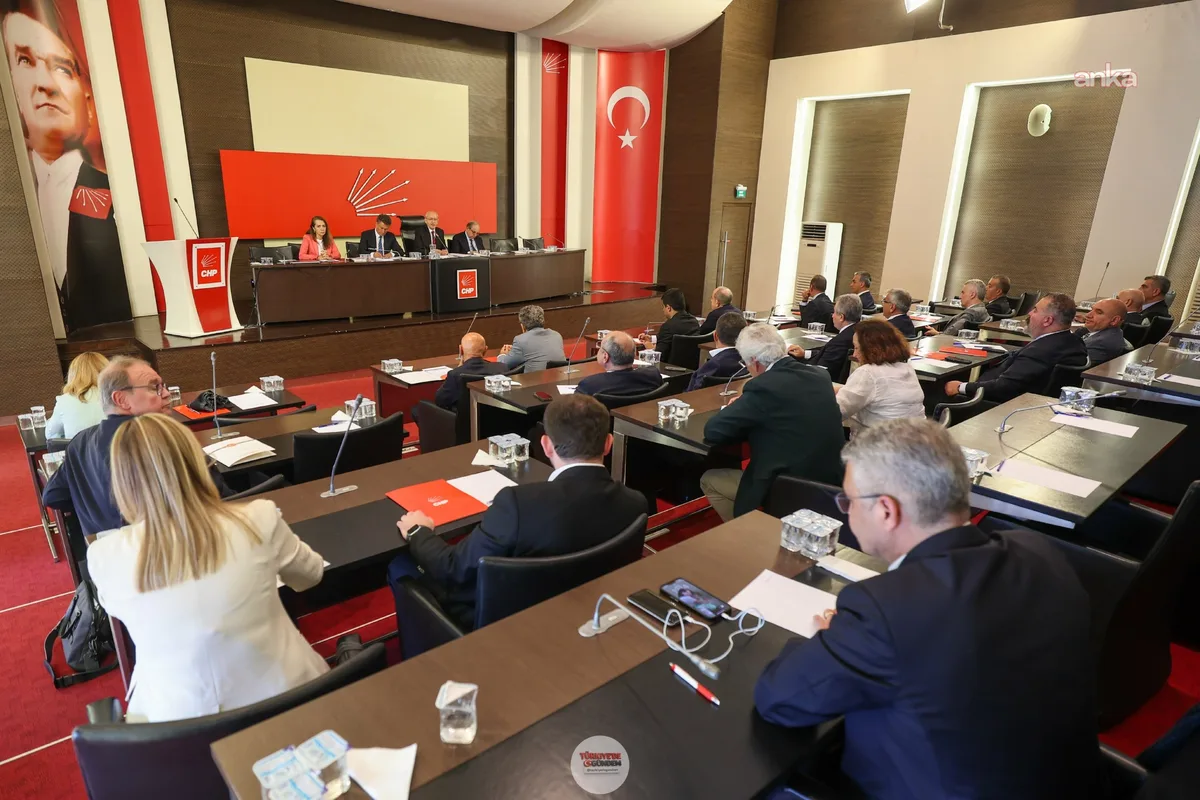 CHP Genel Merkezi'nde yapılan Parti Meclisi toplantısına Kemal Kılıçdaroğlu dahil 27 PM üyesi katıldı