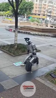 Çin'deki robotlar dilenmeye başladı.