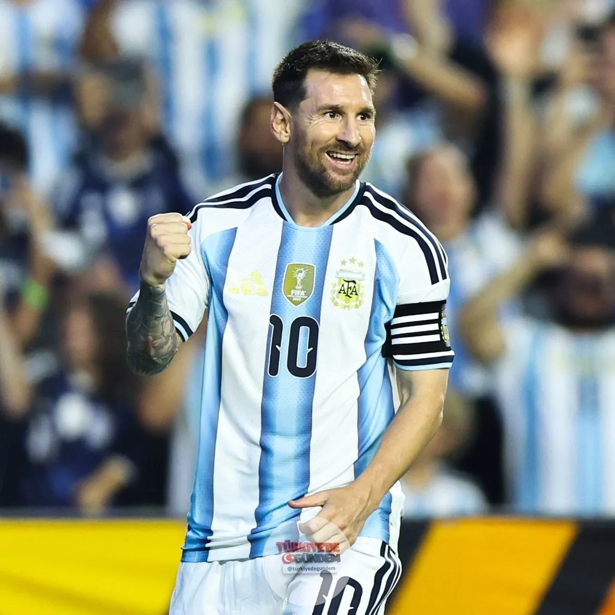 Ousmane Dembele: "Lionel Messi futbol tarihinin en büyüğü. Hâlâ oldukça tehlikeli. 38 yaşında bile onu durdurmak çok zor. Ona karşı dikkatli olmalıyız çünkü tekrar Dünya Kupası'nı kazanabilecek kapasitede."