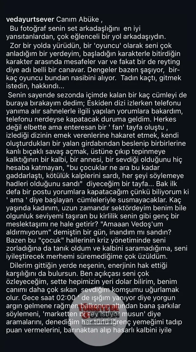 Veda Yurtsever: (Halef dizisinden ayrılan Aybüke Pusat hakkında) "Bir oyuncu olarak seni en iyi anladığım noktadayım. Başladığın karakterle bitirdiğin karakter arasında mesafeler oluyor ama bir de reyting denen o canavar var. Tadın kaçtı, ayrılmak is
