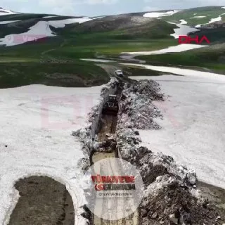 Van'da haziran ayında yüksek kesimlerde kar yağışı etkili oluyor.
