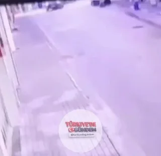 Bursa'da bir otomobille çarpışan motosiklet sürücüsü, kazayı burnu bile kanamadan mucizevi bir şekilde yara almadan atlattı.