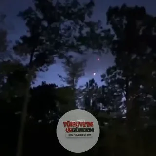 Bir UFO raporuna göre; Temmuz 2025'te ABD'nin kuzeydoğusunda bir çift, merkezlerinde parlak beyaz bir çekirdek bulunan, yaklaşık bir metre çapındaki iki kırmızı küre gözlemledi. Görgü tanıkları, sessizce hareket eden kürelerin bir süre birlikte uçtuk