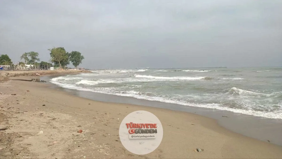 Beykoz'da Karadeniz kıyısındaki plajlar ve koylarda denize girmek, dalga yüksekliği nedeniyle 13 Haziran itibarıyla yasaklandı.