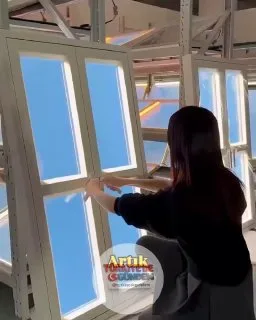 Çin'de, evinde hiç pencere bulunmayanlar için gün ışığı, gökyüzü ve güneş manzarası sağlayan bir pencere teknolojisi geliştirildi.