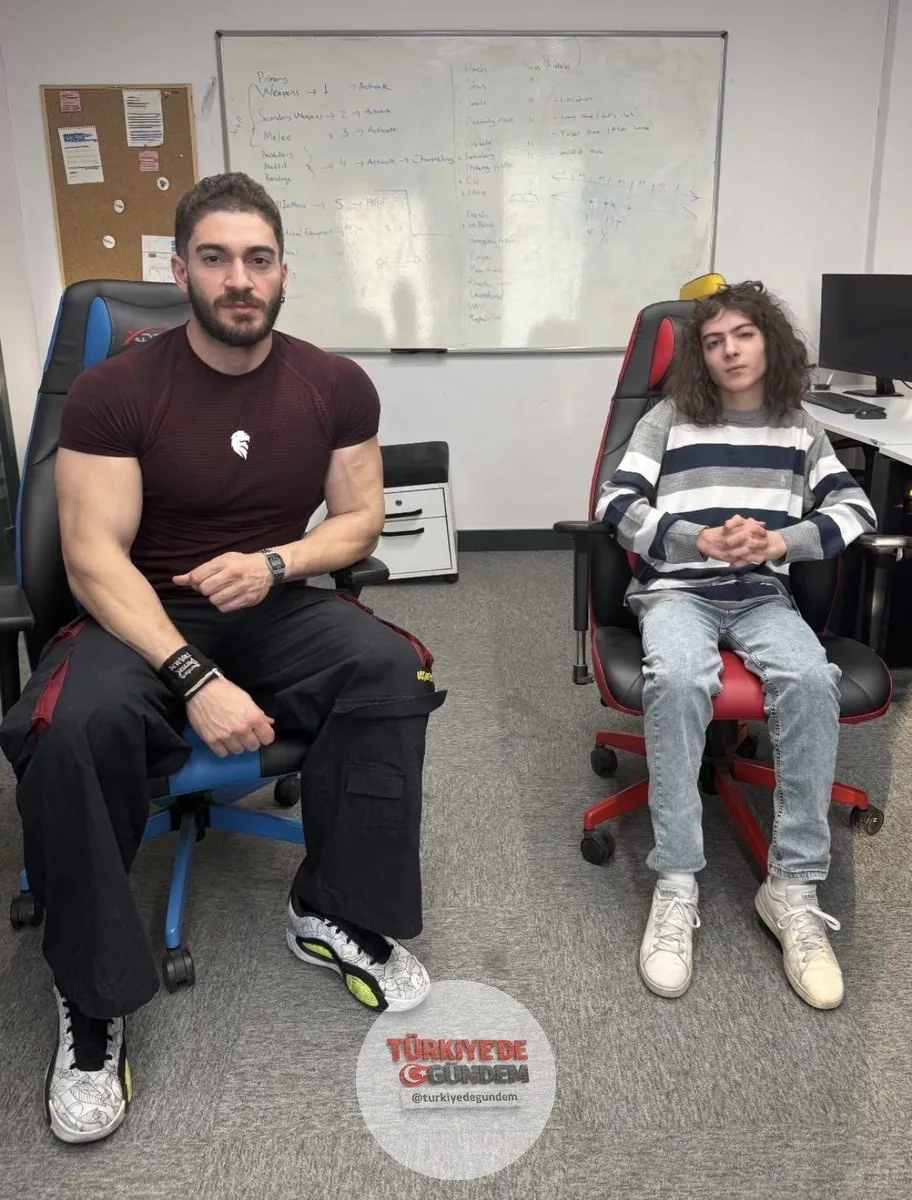 Taylan ile bir araya gelen "Filozof Atakan", yıllar önce annesine "Seni böyle alalım" dediği için maruz kaldığı linç kampanyasına ilişkin konuştu: "Orada çok yanlış anlaşıldım. Daha fazla izlenme ve etkileşim uğruna kurban edildim. Gerçekten kötü bir