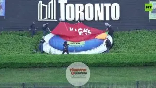 "İsrail FIFA'dan İhraç Edilmeli": Kanada'nın Toronto kentinde düzenlenen gösteride, İsrail'in uluslararası futbol organizasyonlarından men edilmesi çağrısında bulunuldu.