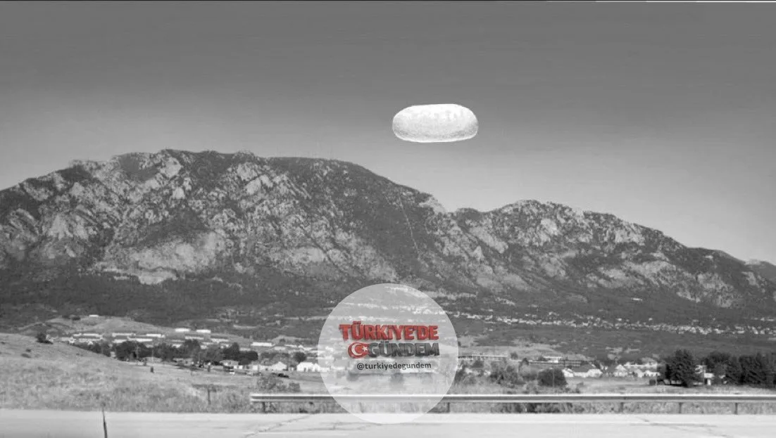 SON DAKİKA: Savaş Bakanlığı, UFO'lara ve dünya dışı yaşam ihtimaline dair üçüncü dosya grubunu yayımladı.