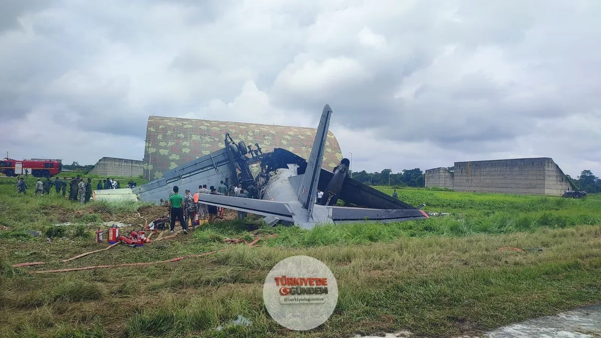 Hindistan Hava Kuvvetleri'ne ait bir Antonov AN-32 tipi askeri nakliye uçağı düştü. Pilotlar hayatını kaybetti.