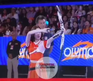 Viral olan genç Taylandlı şarkıcının tam tepkisi;