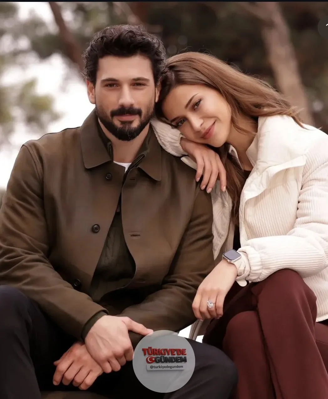 "Yeraltı" dizisinin başrol oyuncuları Devrim Özkan ve Deniz Can Aktaş, Los Angeles'ta bir gece kulübünde görüntülendi.