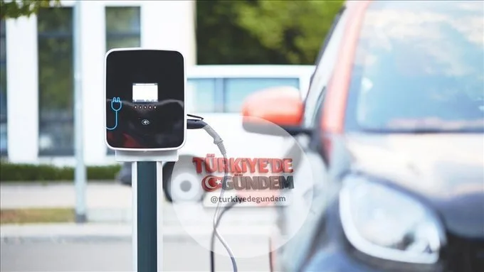 Hafif ticari araç pazarı "elektrikleniyor". Ocak-mayıs döneminde elektrikli hafif ticari araç satışları 1174 adede ulaşarak bir önceki döneme göre 2,5 katına yaklaştı. Hafif ticari araç pazarında elektrikli modellerin payı henüz düşük seviyelerde kal