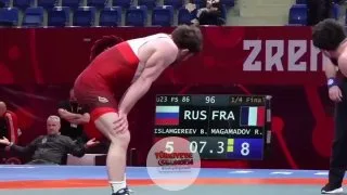 Rus dövüşçü, Fransız rakibini "uçan sincap" olarak adlandırılan sıra dışı bir hamleyle yere sererek maçı kazandı.