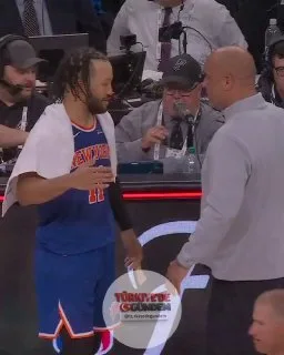Jalen ve Rick Brunson arasındaki bu baba-oğul anının daha iyisi olamaz.
