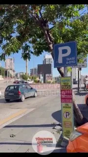 Ankara'da bir vatandaş, milli maç için kurulan dev ekranda karşılaşmayı tek başına izledi.