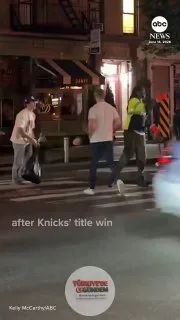 Bu Knicks taraftarları, takımın tarihi NBA şampiyonluğu sonrası gerçekleşen kutlamaların ardından New York şehrinin temiz kalmasına yardımcı oldu.