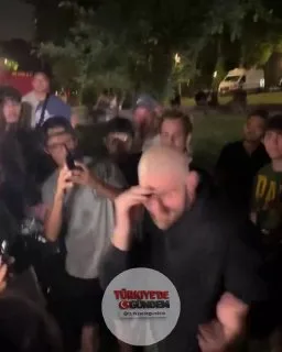 İsrail'i eleştirdiği gerekçesiyle Beyaz Saray'dan kovulan UFC dövüşçüsü Sean Strickland, Beyaz Saray'daki UFC basın toplantısına katılarak, "Hadi, beni yasaklayın sizi sübyancılar" ifadelerini kullandı.