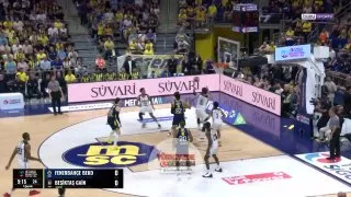 Jonah Mathews üç sayılık basketle maçın ilk sayılarını kaydediyor!