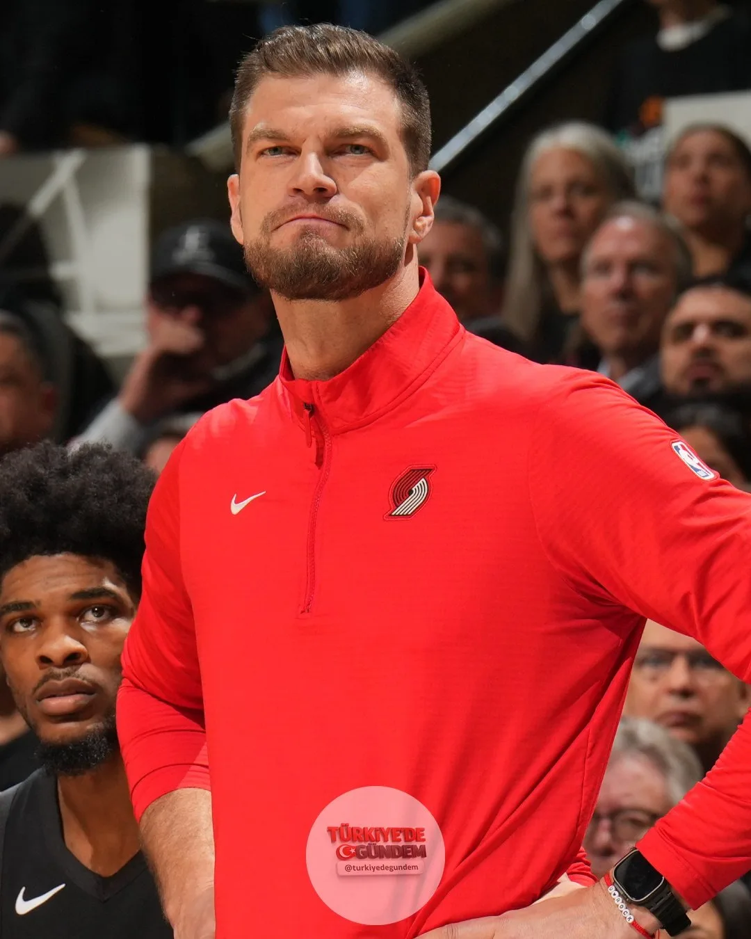 Shams Charania'nın haberine göre Chicago Bulls, yeni başantrenör olarak Tiago Splitter ile anlaştı.