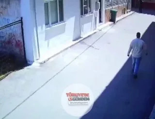 Bursa'da husumetli olduğu kişiye pusu kuran bir şahıs, karşı tarafın silahını çekip ateş etmesi sonucu karnından vurularak ağır yaralandı. Belinden çıkardığı silahla karşılık veren şahıs ise tutuklanarak cezaevine gönderildi.