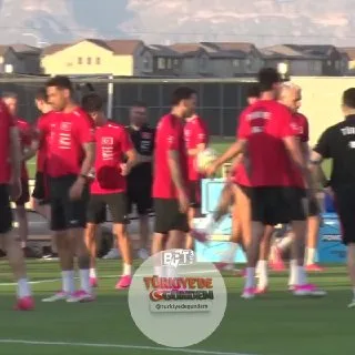 Kenan Yıldız antrenmana dua ederek başladı.
