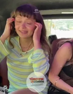 Büşra Zeynep Çetin ve Zeybik, birlikte çıktıkları tatilde arabada başlarından geçen komik bir anıyı paylaştı.