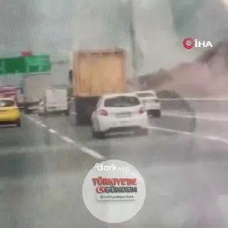 Kuzey Marmara Otoyolu'nda bir tır, önündeki aracı metrelerce sürükledi.