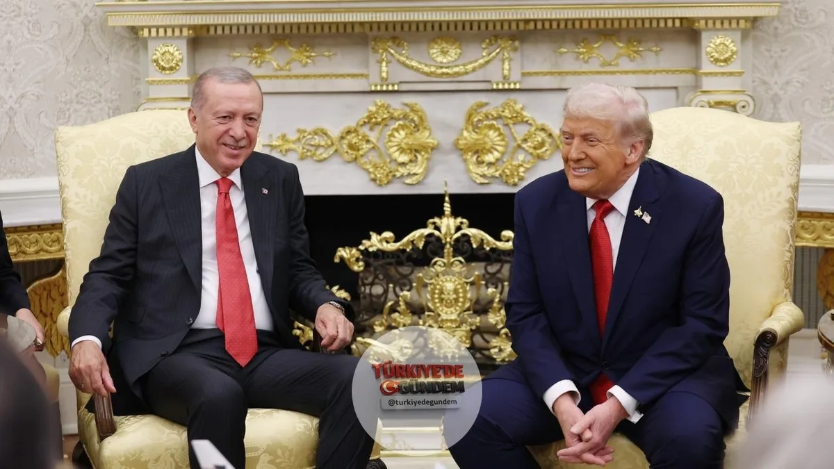 Donald Trump: "Suriye'nin başına Ahmed el-Şara'yı Cumhurbaşkanı Erdoğan ile birlikte biz getirdik. Suriye'yi bir araya getirme konusunda harika bir iş çıkarıyor."