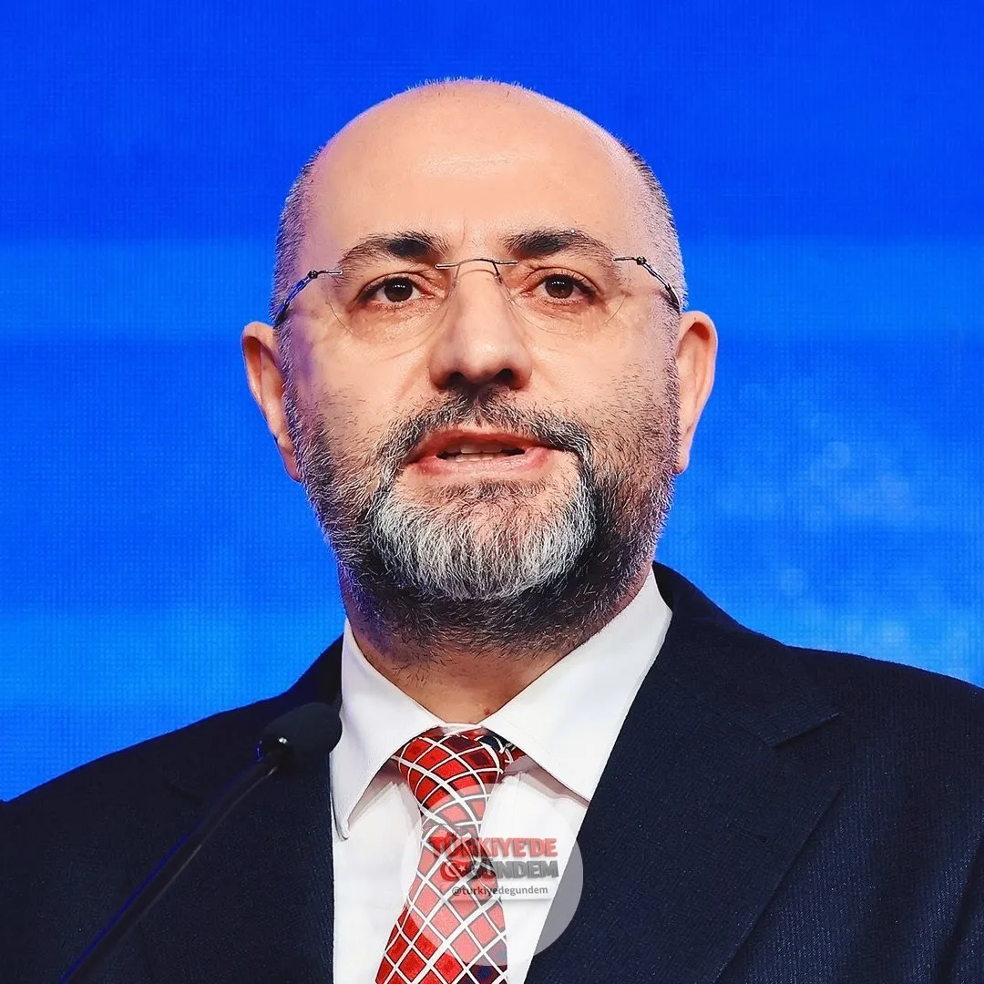 İBB davası kapsamında tutuklanan Buğra Gökce: “Ya ben hiçbir çıkar elde etmeden 15 aydır hapiste yatan geri zekalıyım, ya da ortada örgüt yok.”